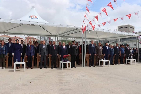 19 Mayıs Atatürk’ü Anma Gençlik ve Spor Bayramı, Kaymakamımız Cengiz ÜNSAL'ın Katılımıyla Sincan Anadolu Lisesi'nde Coşkuyla Kutlandı